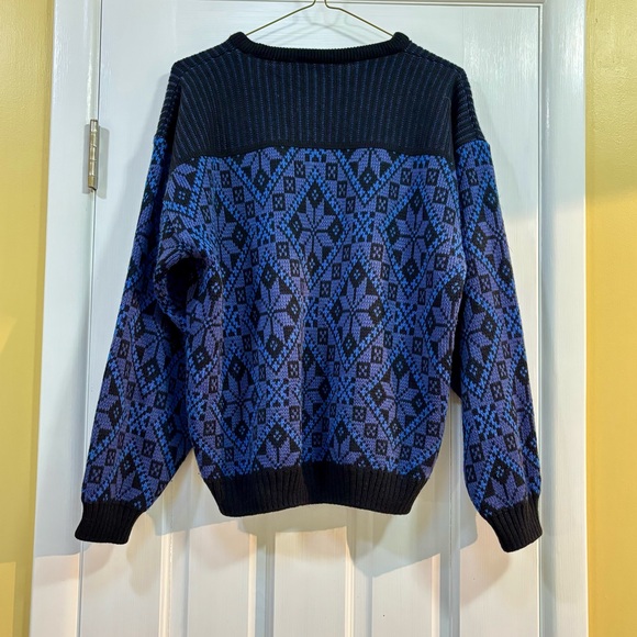 Vintage Black and Blue Sweater with Straight Leg Jeans - Picture 4 of 6